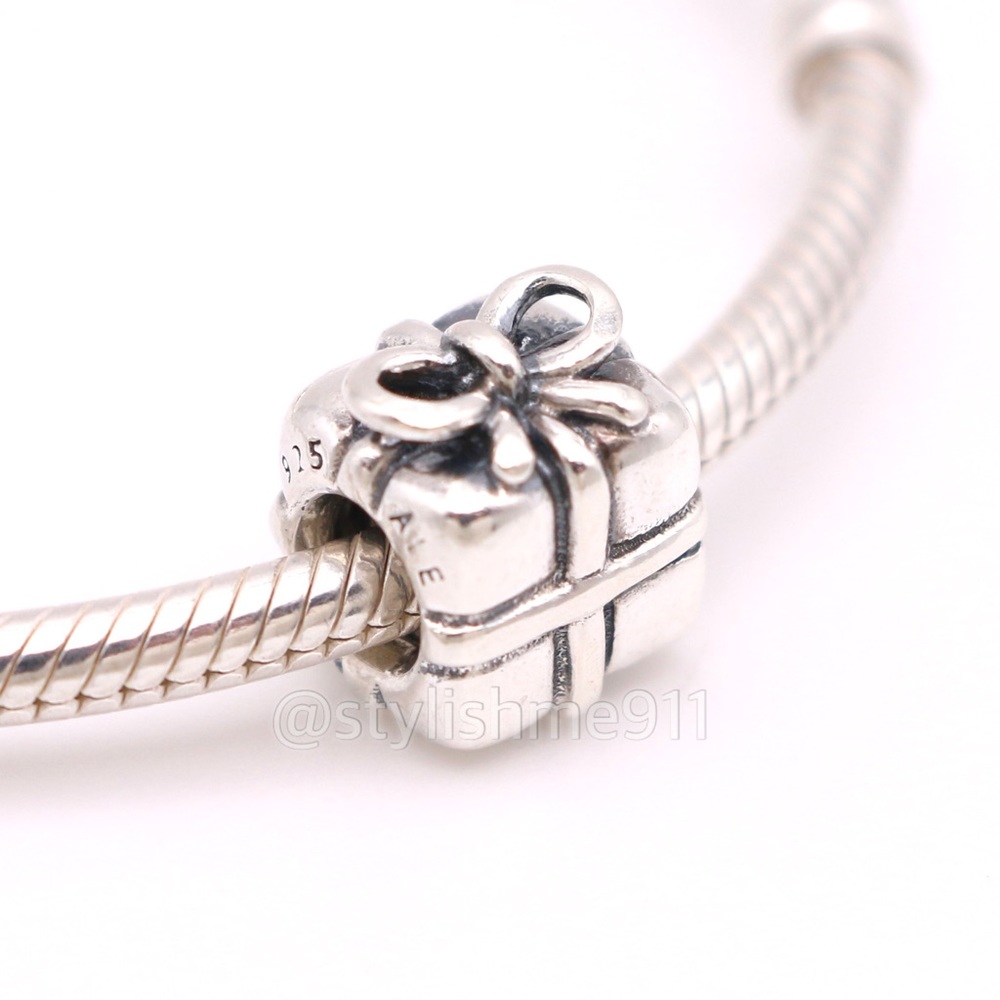Authentic PANDORA Present Charm - 790300